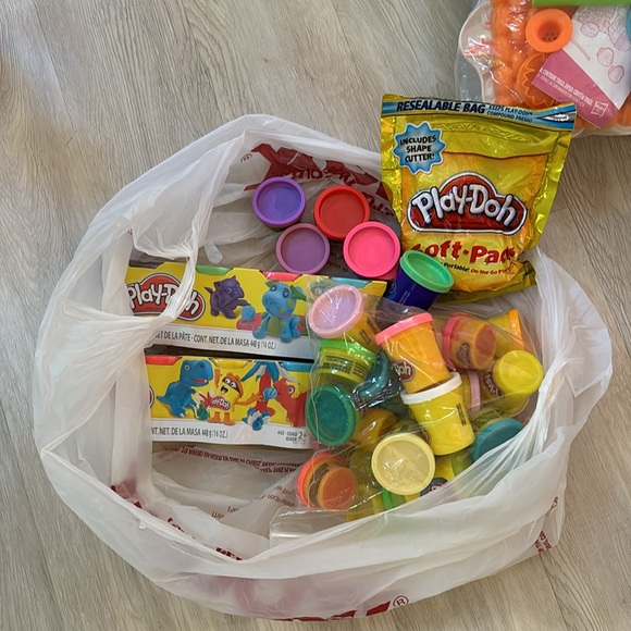 Play doh bundles of accessories and play doh tubs euc - Picture 2 of 4